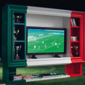 Подставка под ТВ покрашенная в цвета итальянского флага