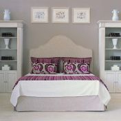 Необычная композиция для спальной комнаты