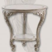 Прекрасный столик для цветов и ламп.