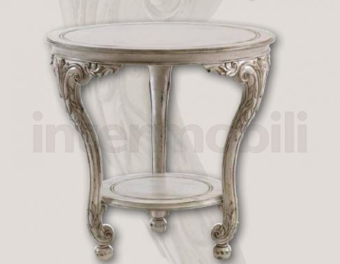 Прекрасный столик для цветов и ламп.