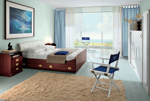 Аккуратная меблировка спальной комнаты