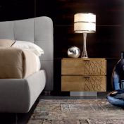 Настольная лампа с хромированным декором