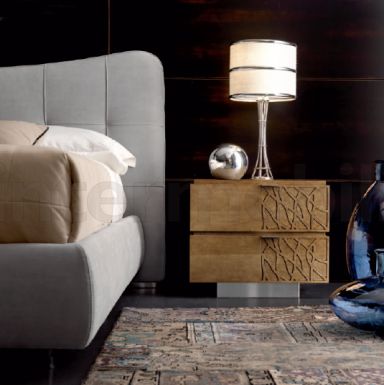 Настольная лампа с хромированным декором