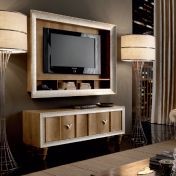 Торшер с оригинальной ножкой