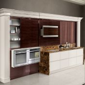 Кухня с эффектным шкафом