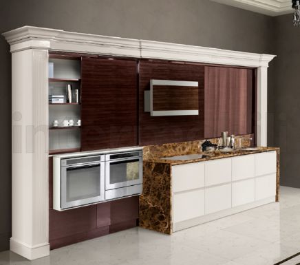 Кухня с эффектным шкафом