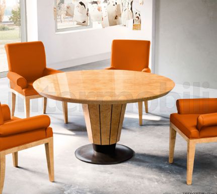 Обеденный стол