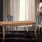 Обеденный стол для столовой