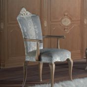 Стул с высокой спинкой и подлокотниками