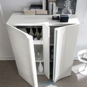 Бар с наружной подсветкой и внутренним зеркалом