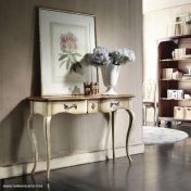 Белая консоль