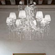 Белая люстра с множеством светильников