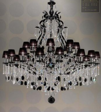 Белая люстра с черным абажуром