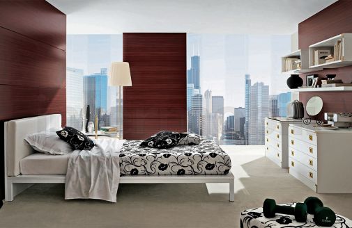 Белая спальня для деловой и активной женщины