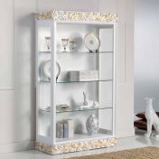 Белая витрина для гостиной-столовой