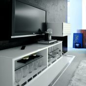 Белоснежная тумба под телевизор.