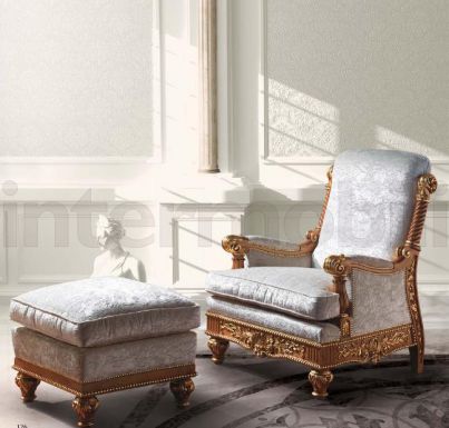 Белоснежное кресло с пуфом от Bazzi.