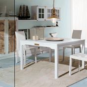 Белый гарнитур для столовой комнаты