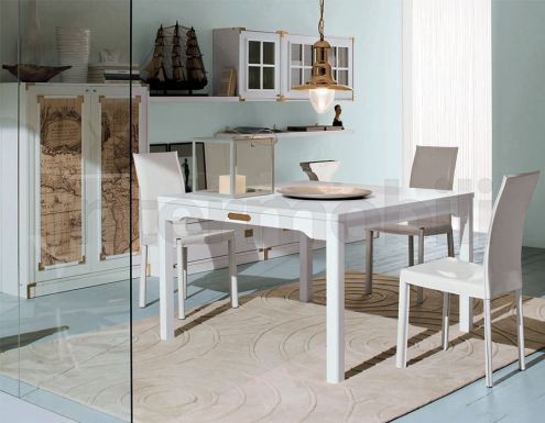 Белый гарнитур для столовой комнаты