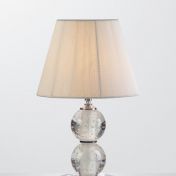 Бежевая настольная лампа