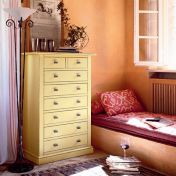 Бежевый комод от итальянской фабрики Tonin Casa