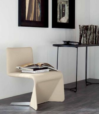 Бежевый стул