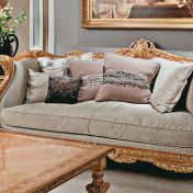 Благородный диван и столик от Medea.