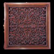 Боковой столик для аксессуаров и кофе.