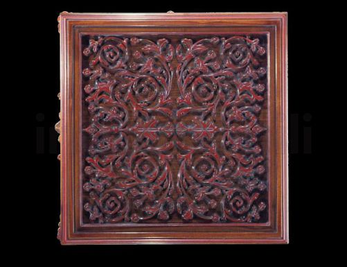 Боковой столик для аксессуаров и кофе.