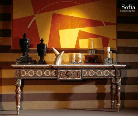 Большая консоль с выдвижным ящиком.