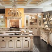 Большая кухня с центральным островом из коллекции Opera