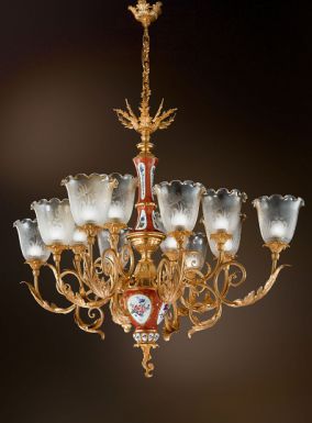 Большая люстра со вставками из фарфора и абажурами из муранского стекла
