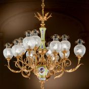 Большая потолочная люстра с двенадцатью лампами