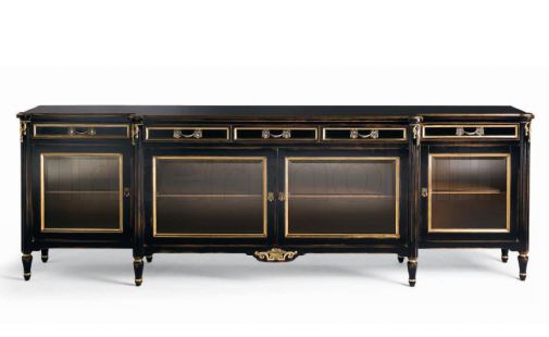 Большой комод для гостиной.