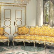 Большой мягкий диван для гостиной комнаты.