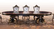 Большой овальный стол с королевскими стульями