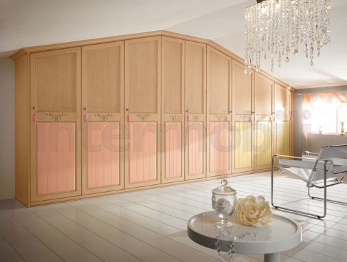 Большой современный шкаф в спальню