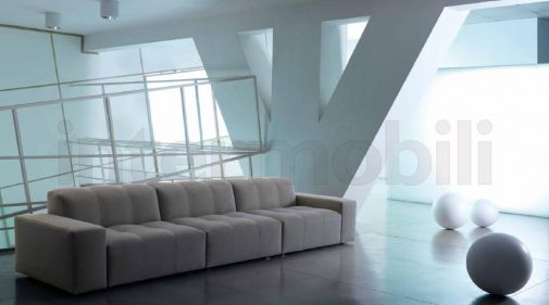 Большой светлый диван