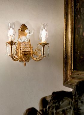 Бра с двумя лампами в классическом стиле