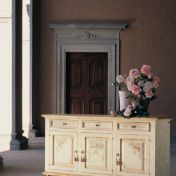 Буфет SENESE на изящных ножках