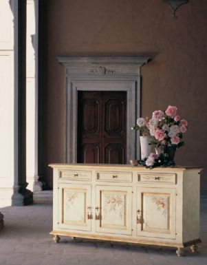 Буфет SENESE на изящных ножках