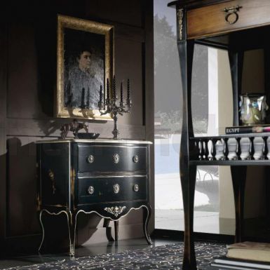 Черный классический комод