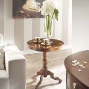 Цветочный столик в классическом стиле