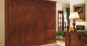 Деревянный шкаф от итальянского производителя