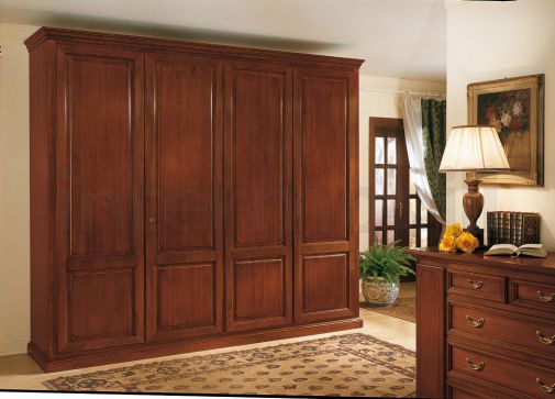 Деревянный шкаф от итальянского производителя