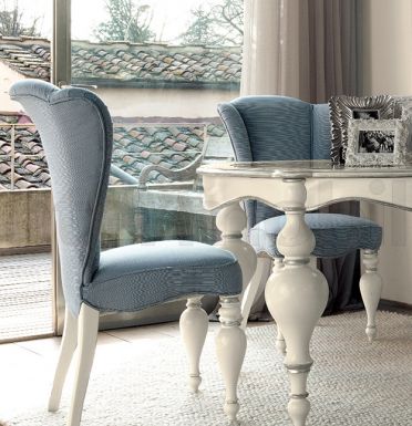 Деревянный стул с высокой мягкой спинкой LUDOVICA