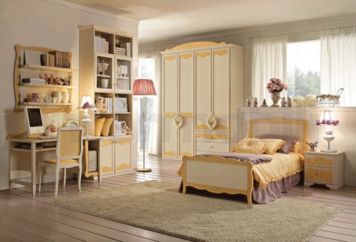 Детская комната для девочки в золотистых тонах