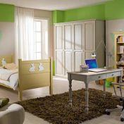 Детская комната в зеленой гамме.