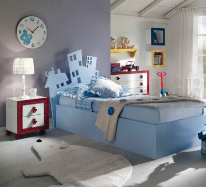 Детская кроватка и прикроватная тумбочка от фабрики MAV