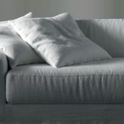 Диван двухместный в обивке из ткани Freeman Ghost